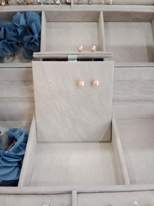 Kremowe kolczyki damskie perełki