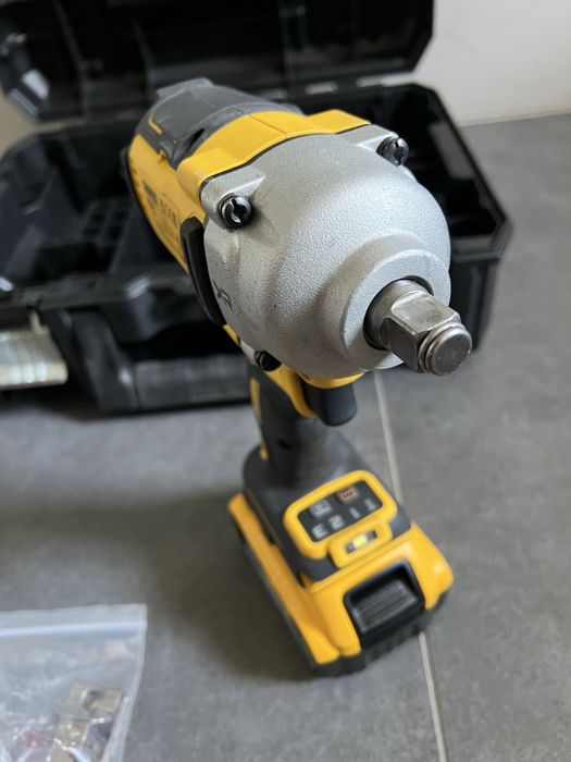 Безщітковий Акум. Гайковерт Dewalt DCF 891