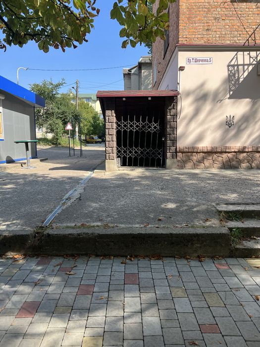 Продаж комерційного приміщення 275 м² | Центр міста | 2 входи