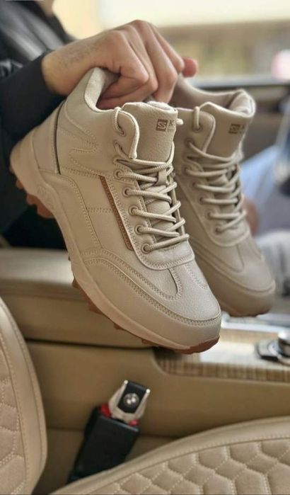 Чоловічі утеплені кросівки.