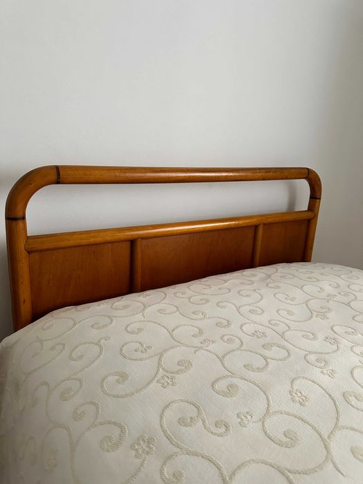 2 Camas Solt. 100cm larg. c Colchão + Mesa de Cab. | Sem Marcas de Uso