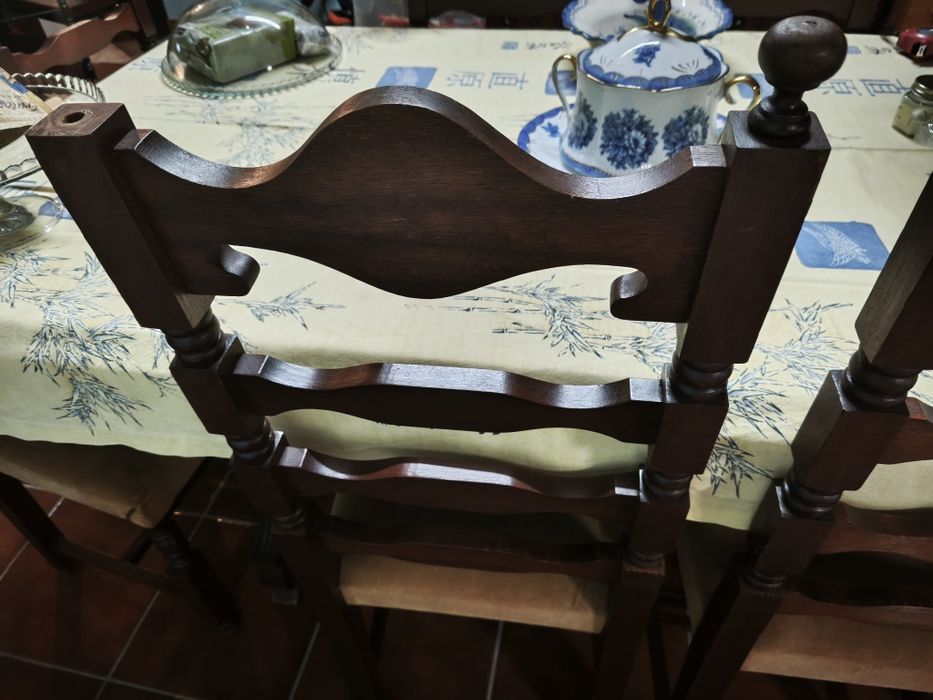 Mesa antiga + 8 cadeiras