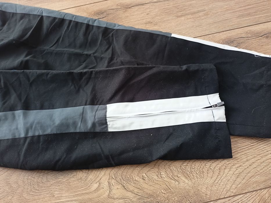 Nowe spodnie dresowe r.140/146