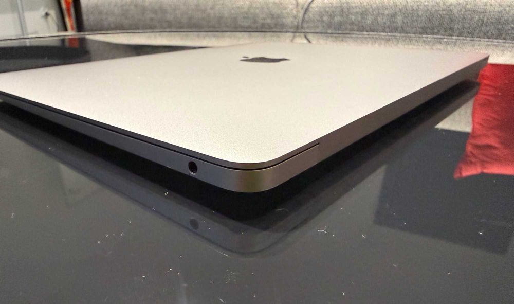 MacBook Air 13.3” M1 – 8GB RAM / 256GB – Space Gray (2020)