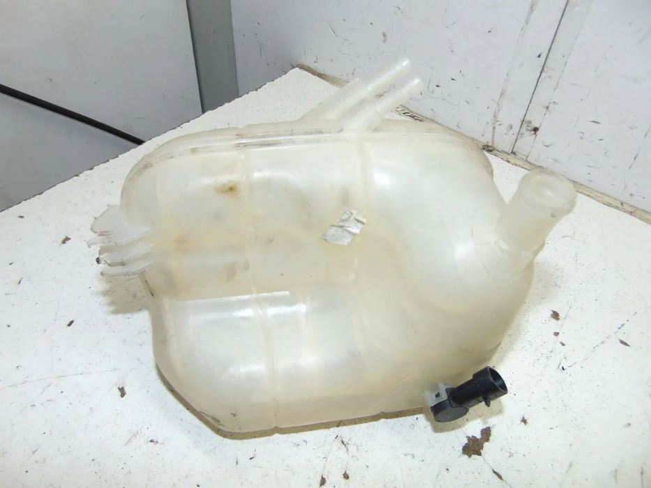 Opel Kadett D/Opel Astra H depósito limpa vidros usado em bom estado