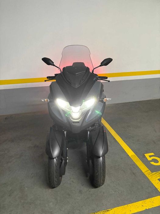 Yamaha Tricity 300 | 2023 | 4500km | Como novo | Carta de carro