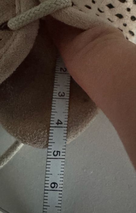 Letnie wiązane botki 37