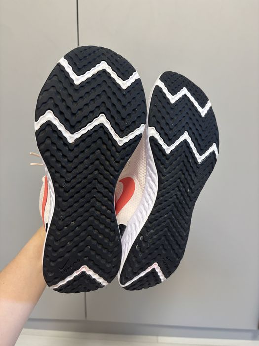 Кросівки жіночі Nike Revolution 5 р.38