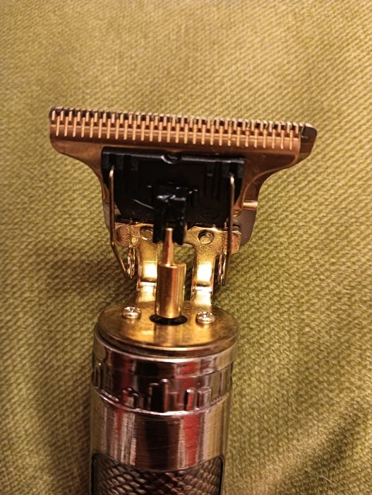 Bezprzewodowa maszynka do strzyżenia włosów i brody Vintage retro T9