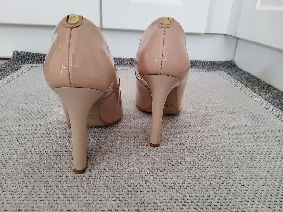 Czółenka lakierowane skórzane