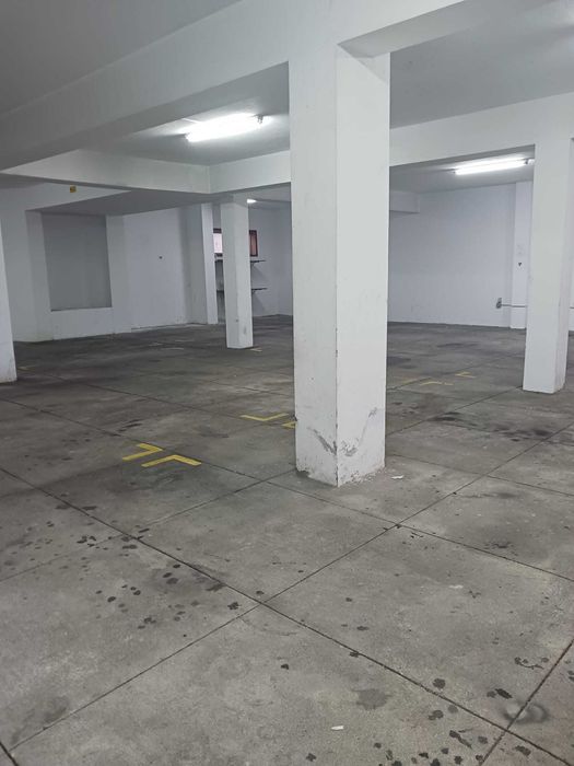 Arrenda Armazém com escritório e casa de banho completa