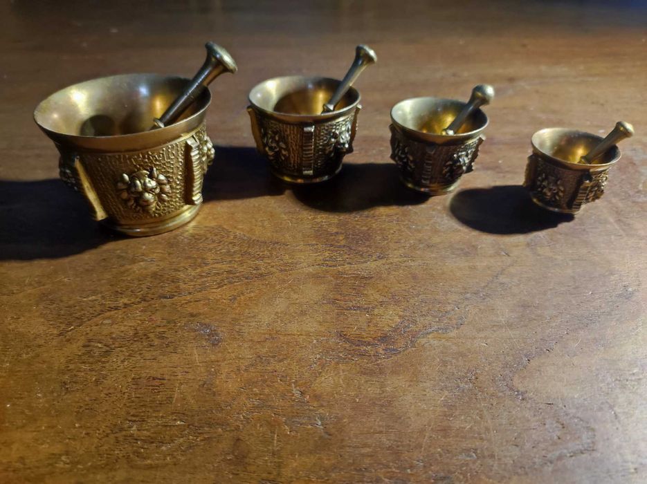 Almofarizes com os respetivos pilões