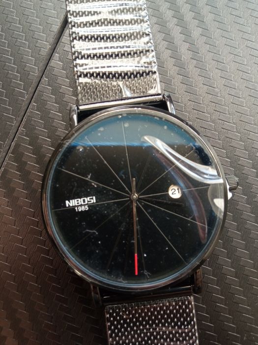 Nowy czarny zegarek na rękę