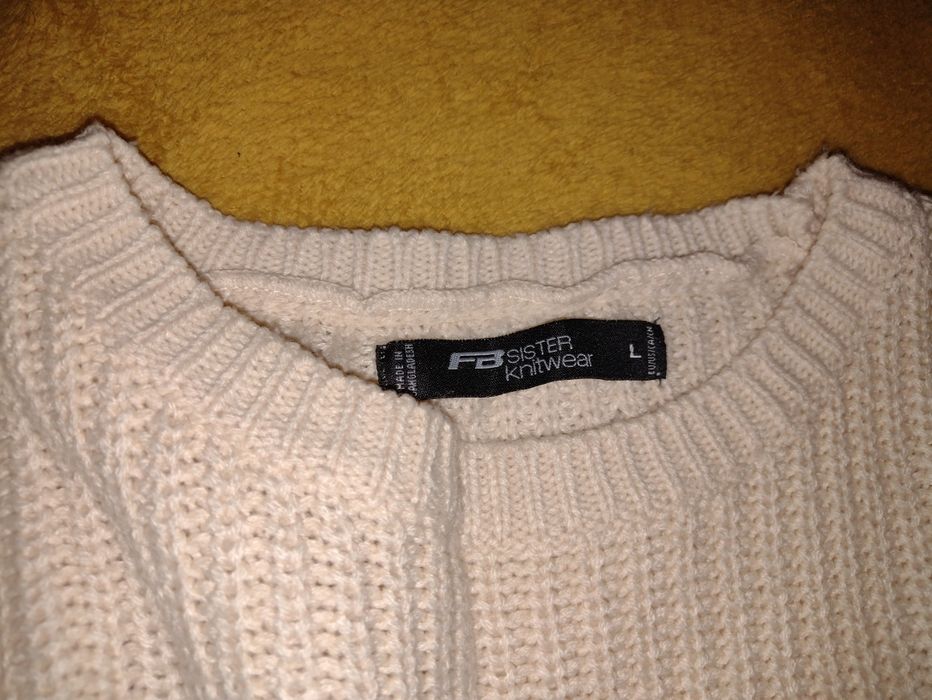 Kremowy sweter News Yorker róż.L/40