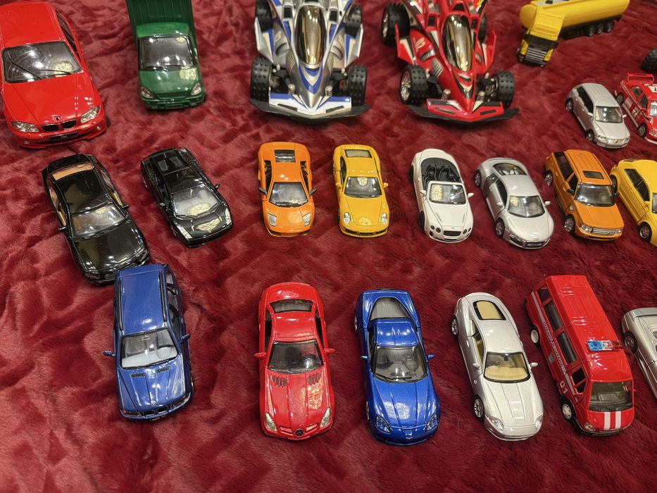 Машинки є і в хорошому стані і не багато в поганом цена 200 грн за 1