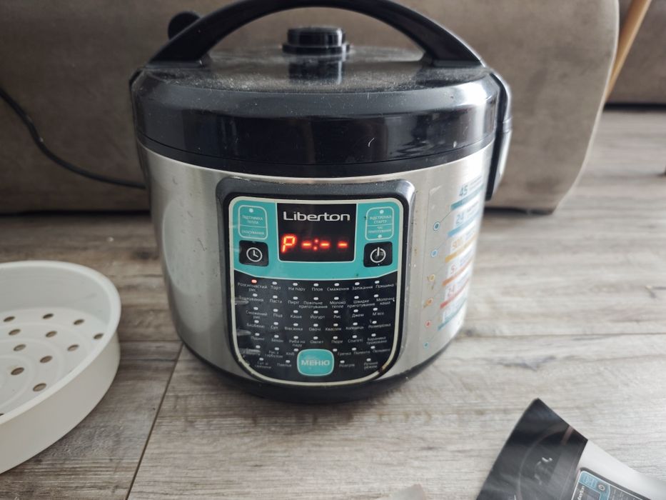 Мультиварка Liberton 900 Ват
