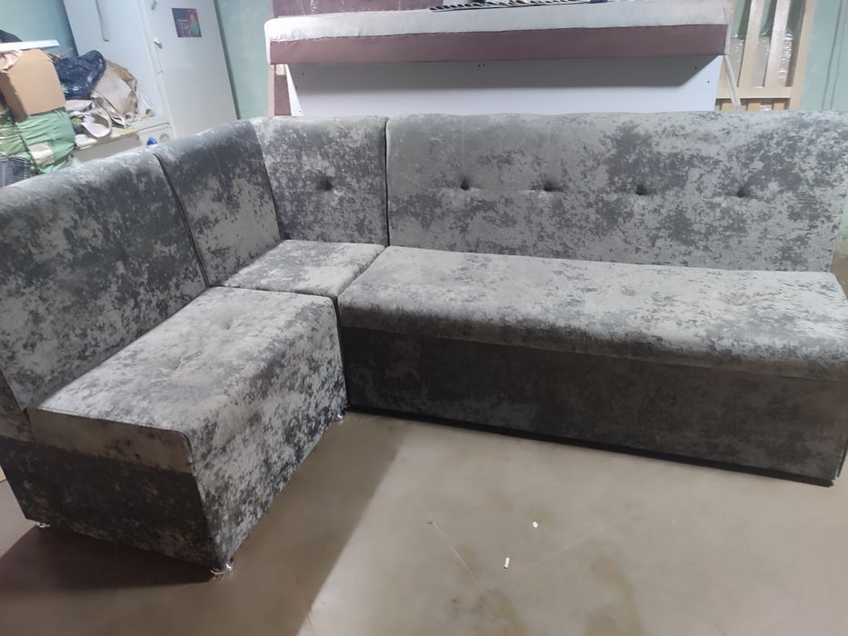 Кухонний куточок з спальним місцем