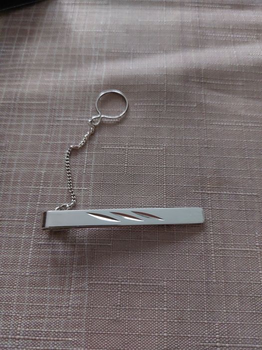 Srebrna spinka do krawata