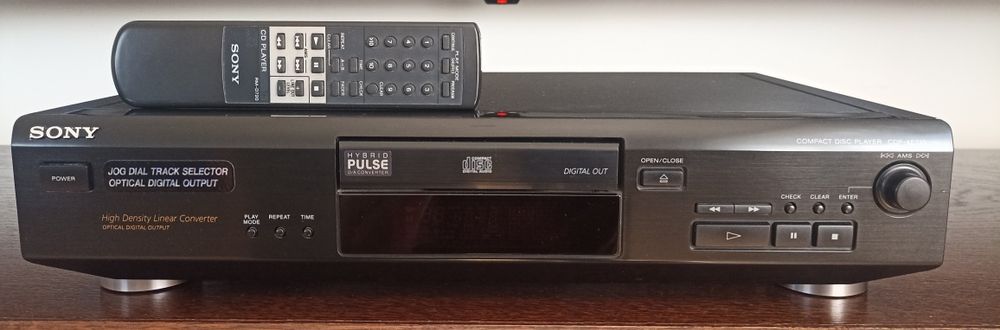 Odtwarzacz CD Sony CDP-XE210 uszkodzony