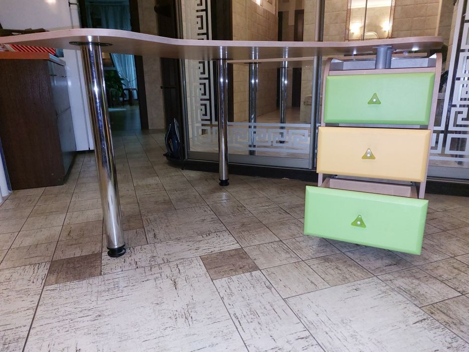 Стіл письмовий кутовий