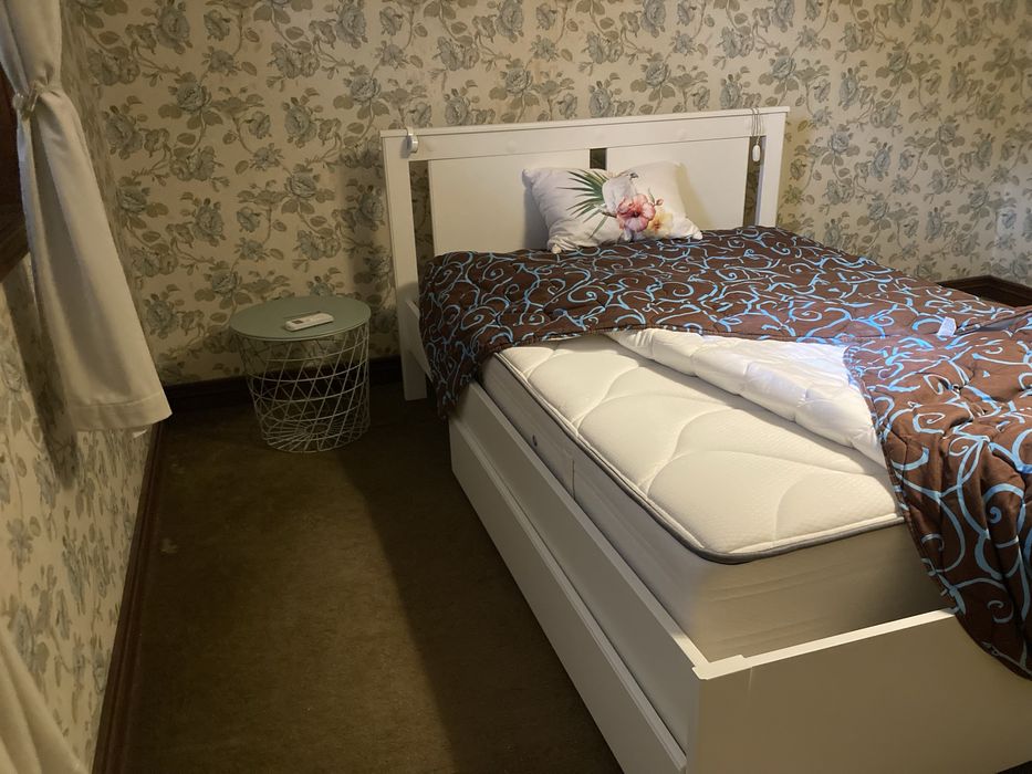 Cama casal Ikea com gavetas