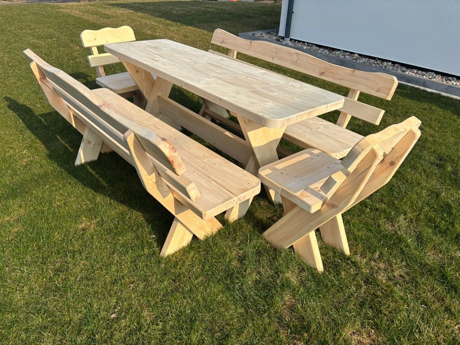 Drewniany zestaw mebli ogrodowych