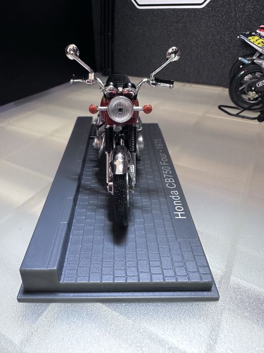 Miniatura Honda CB750 Four de 1970 Escala 1/24 made by IXO