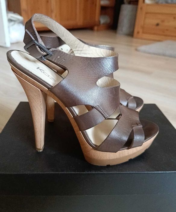 Sandały skórzane na szpilce Kazar 38