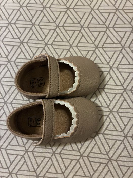2 pares sapatos de bebe