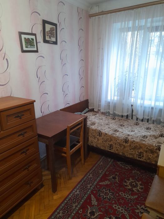 Оренда кімнати  "світло не виключають"в 3-х кімнатній квартирі