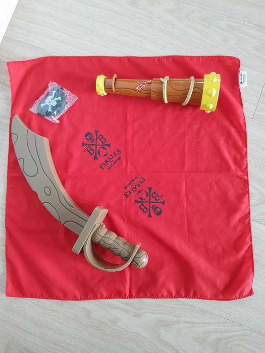 Statek piracki mattel i zestaw pirata