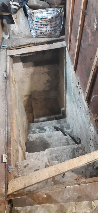 Продам гараж с погребом с ямой и со станками...