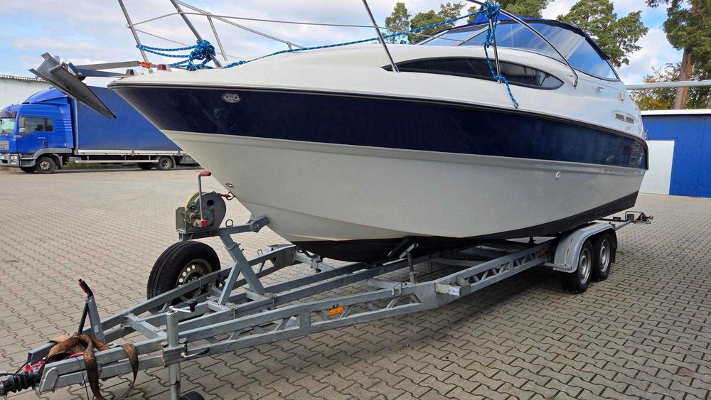 Bayliner 245 Cruiser z przyczepą