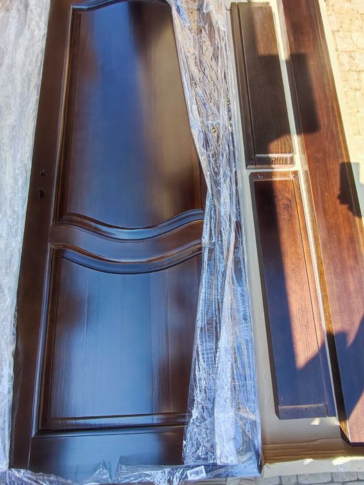 Двері дерев'яні, міжкімнатні, темно-коричневі