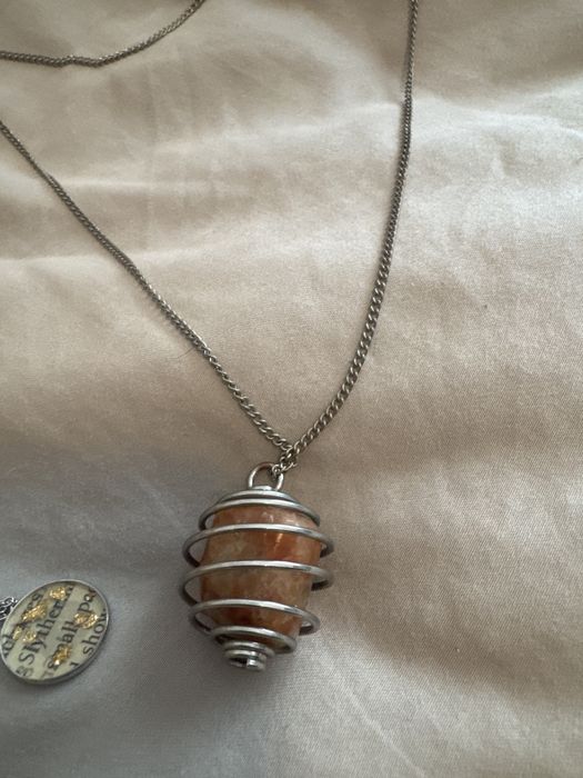 Variedade de colares lindos e unicos