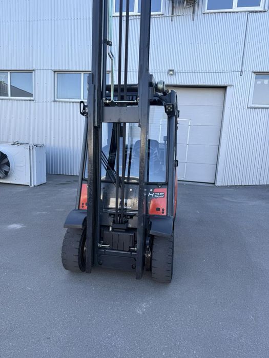 Навантажувач Linde H25T-01 2012 рік