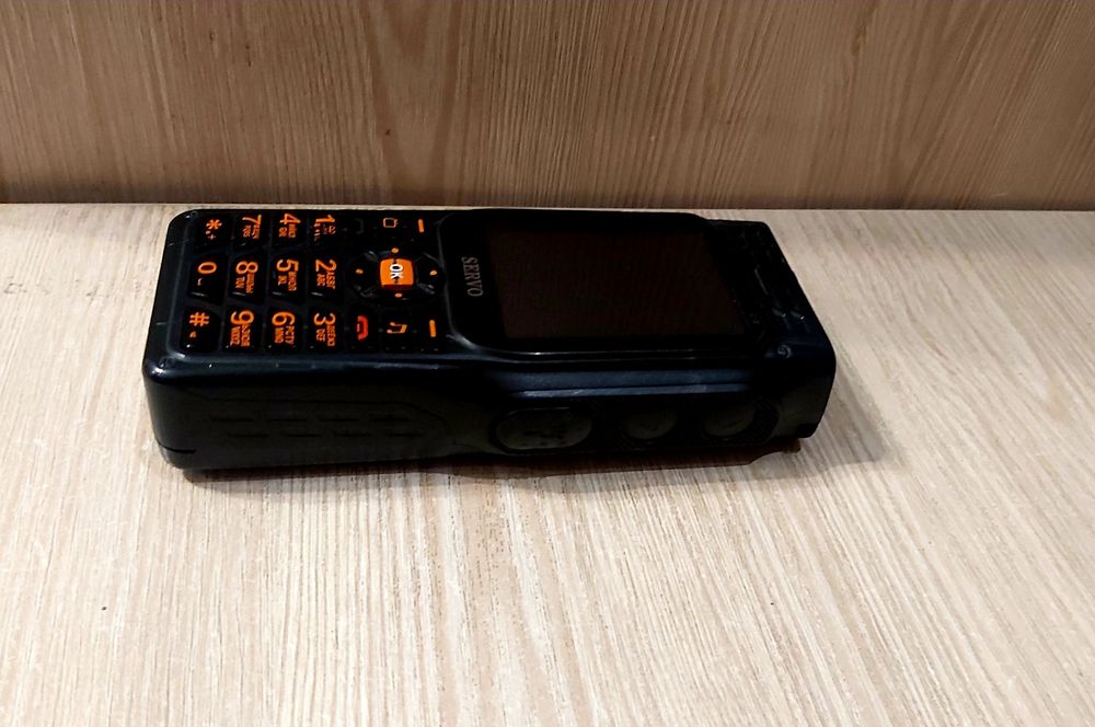 Телефон SERVO F3 4000 мАч 4 сим карты черный с большим дисплеем и каме