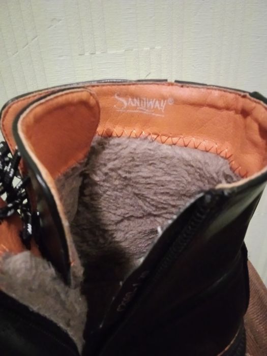 Черевики на дівчинку-підлітка