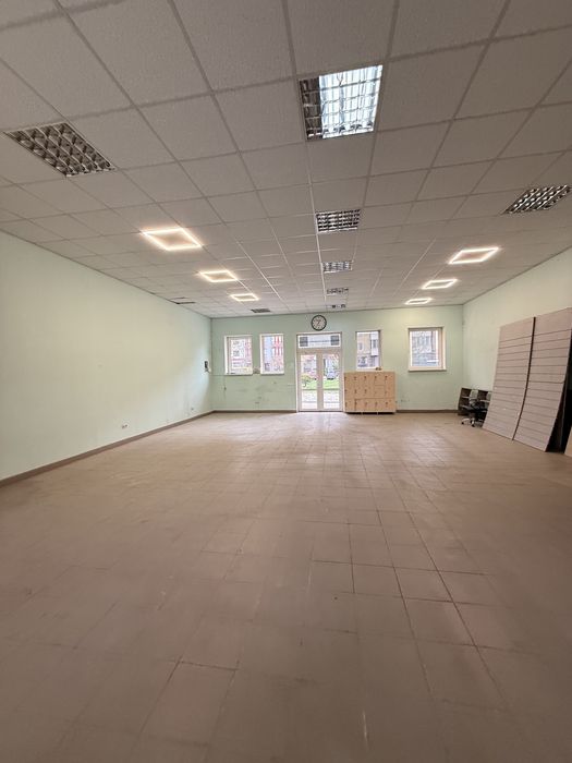Попуч ТРЦ Велес! Продається Фасадне приміщення по вул. Вовчинецькій