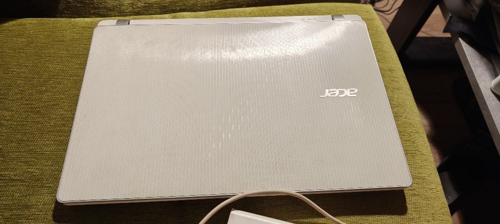Sprzedam laptop Acer Aspire V13  używany