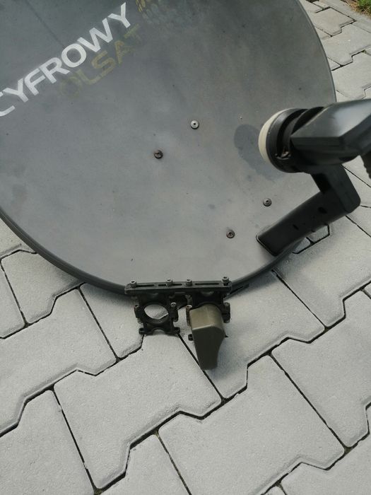 Antena satelitarna z konwerterem + uchwyt do ściany