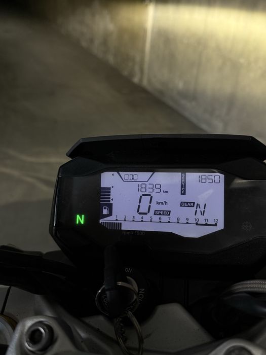 BMW G 310R.