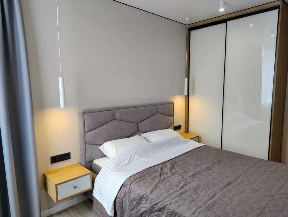 ЖК Варшавський 2, 3к квартира з ремонтом. Олександра Олеся 9-А