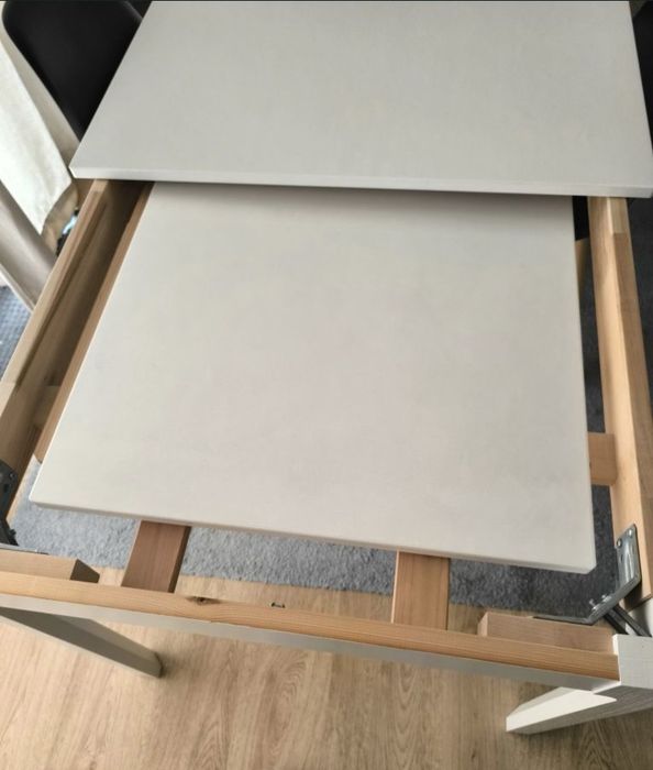 Mesa de jantar extensível c/ 4 Cadeiras