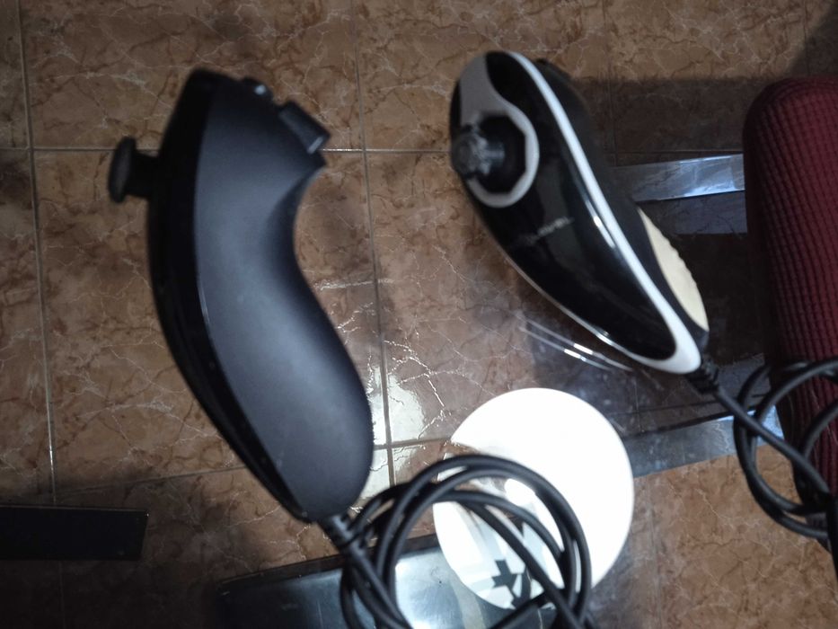 Consola nintendo Wii com quatro comandos, não respondo a SMS.