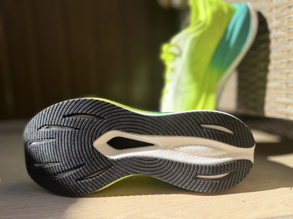 Продам нові кросівки Nike Vomero