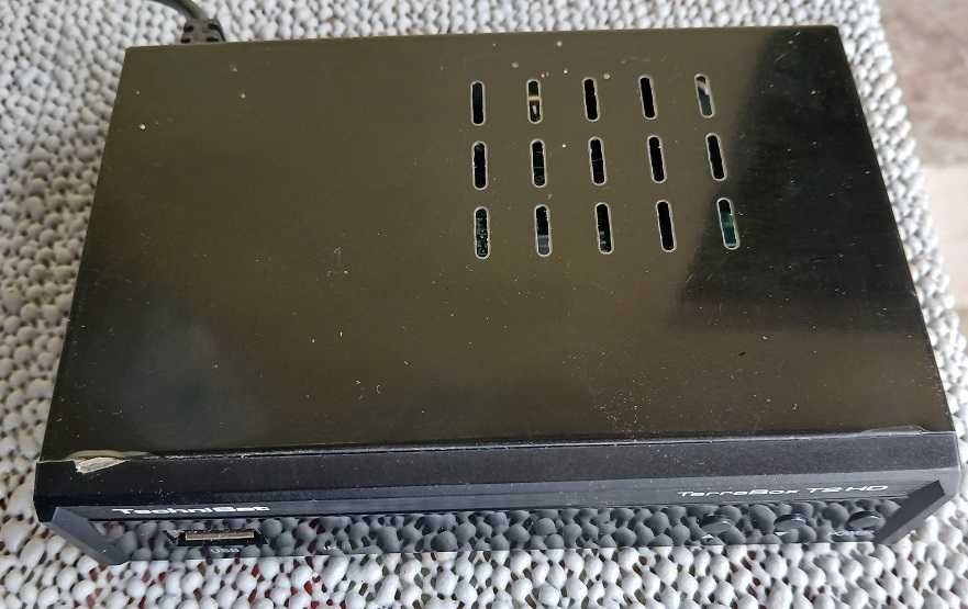 Tuner, dekoder TechniSat TerraBox T2 HD, sprawny z pilotem