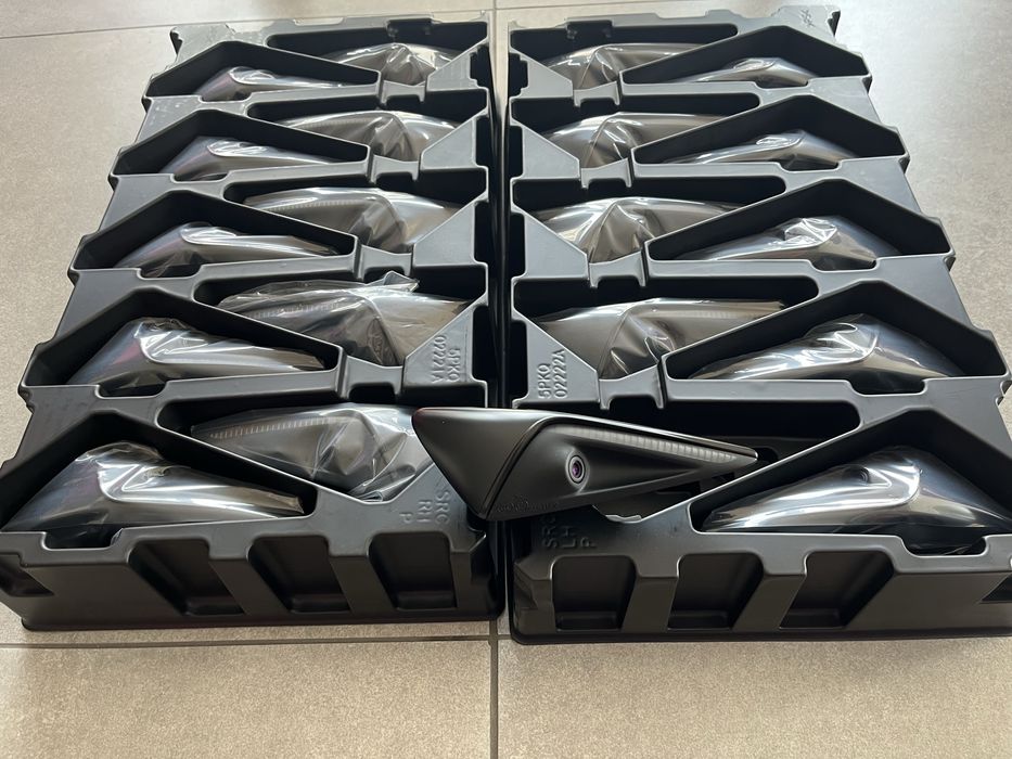 Поворотник лівий/правий Tesla Model 3/ Model Y