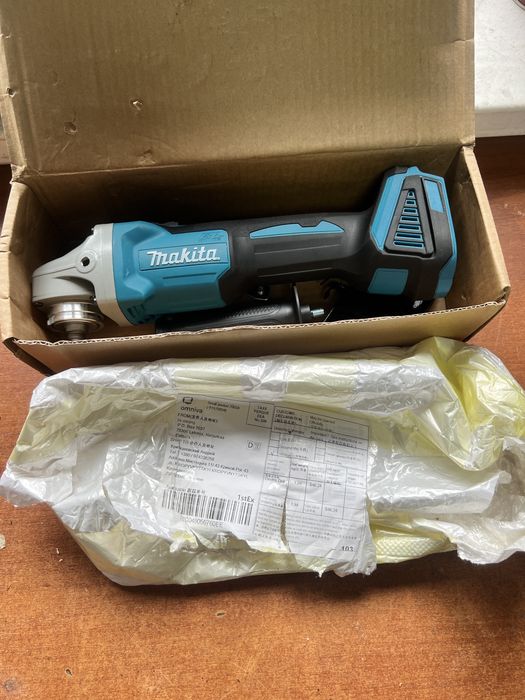 Продам Угловую шлифовальную машина Makita DGA404 с 4 скоростями и бесщеточным двигателем.