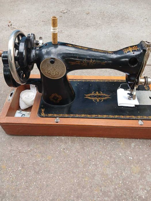 Машинка швейна б/у